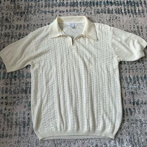 Men’s Visivo Cream colored short sleeve knit shirt. Size Medium